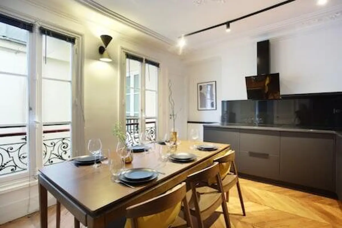 Sublime Apartment With AC Louvre Museum – Affordable hotel in Paris