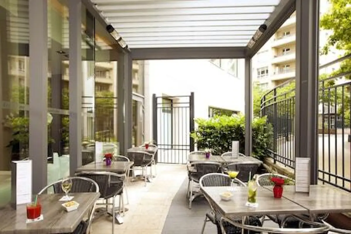 Residhome Courbevoie La Défense – Affordable hotel in Courbevoie
