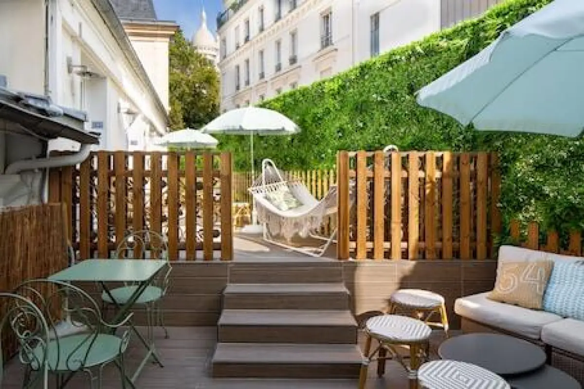 Le Village Montmartre by Hiphophostels – Affordable hotel in Paris