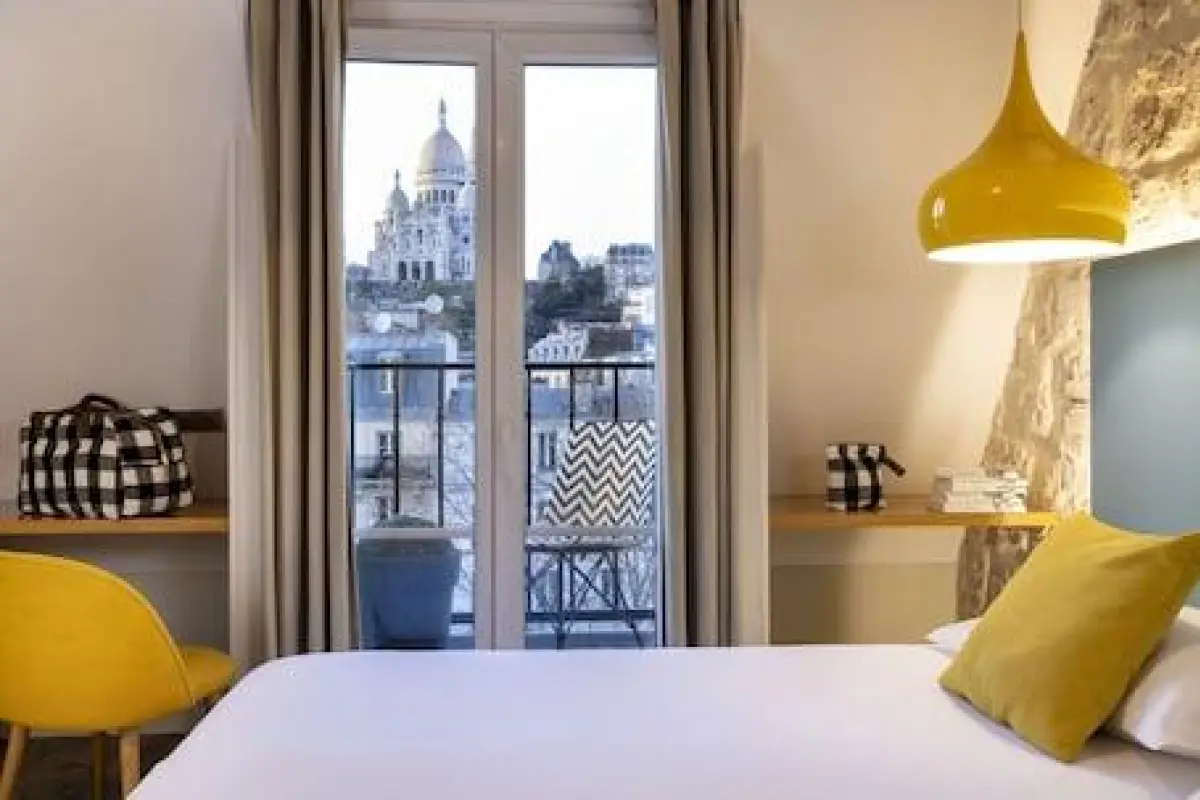 Le Régent Montmartre by Hiphophostels – Affordable hotel in Paris