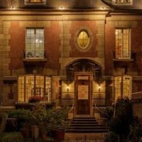 L'Hôtel Particulier – Affordable Bed and Breakfast in Asnieres-sur-Seine