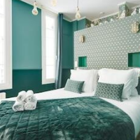 The Charming Trocadero Eiffel Tower – Affordable Bed and Breakfast in Paris