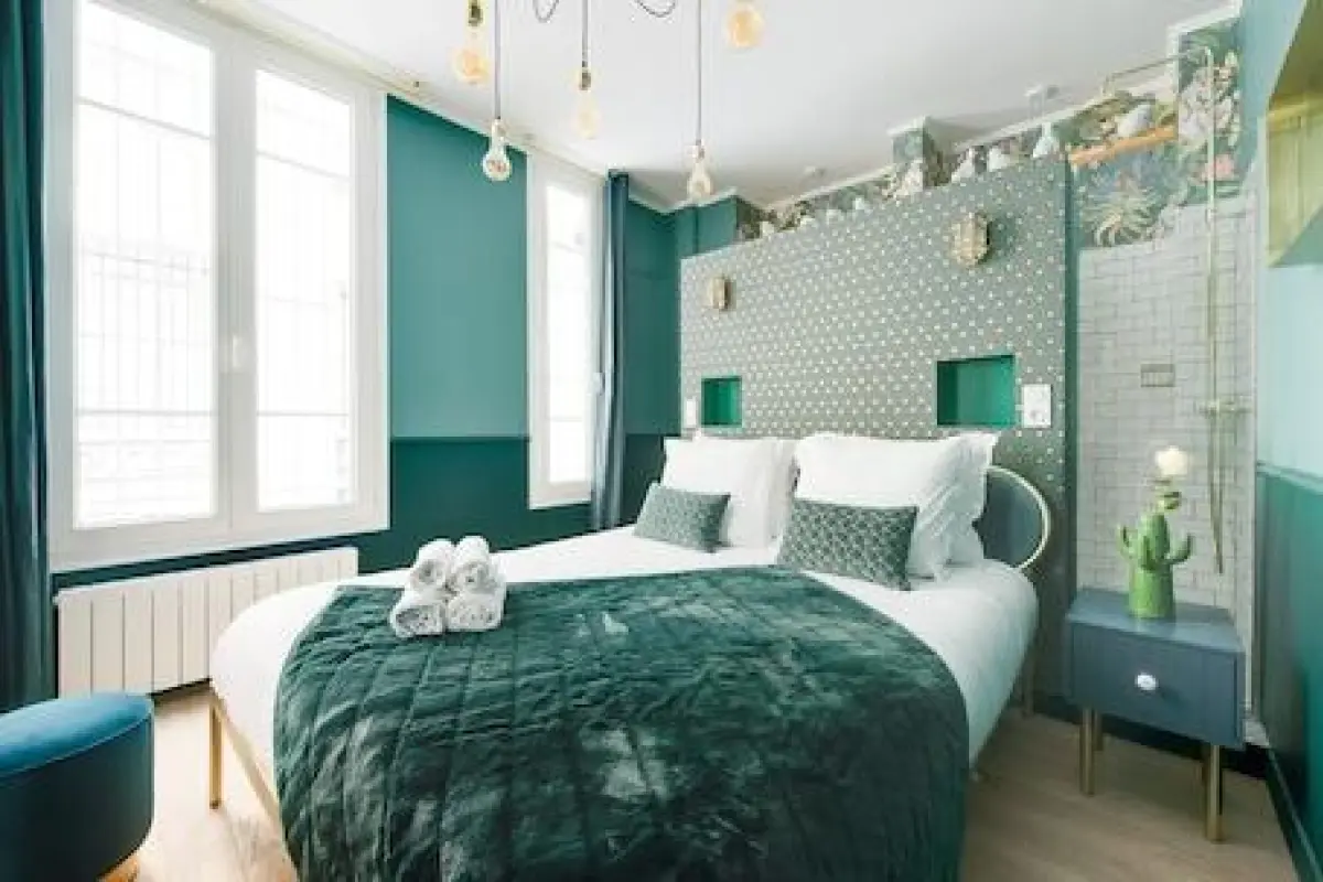 The Charming Trocadero Eiffel Tower – Affordable Bed and Breakfast in Paris
