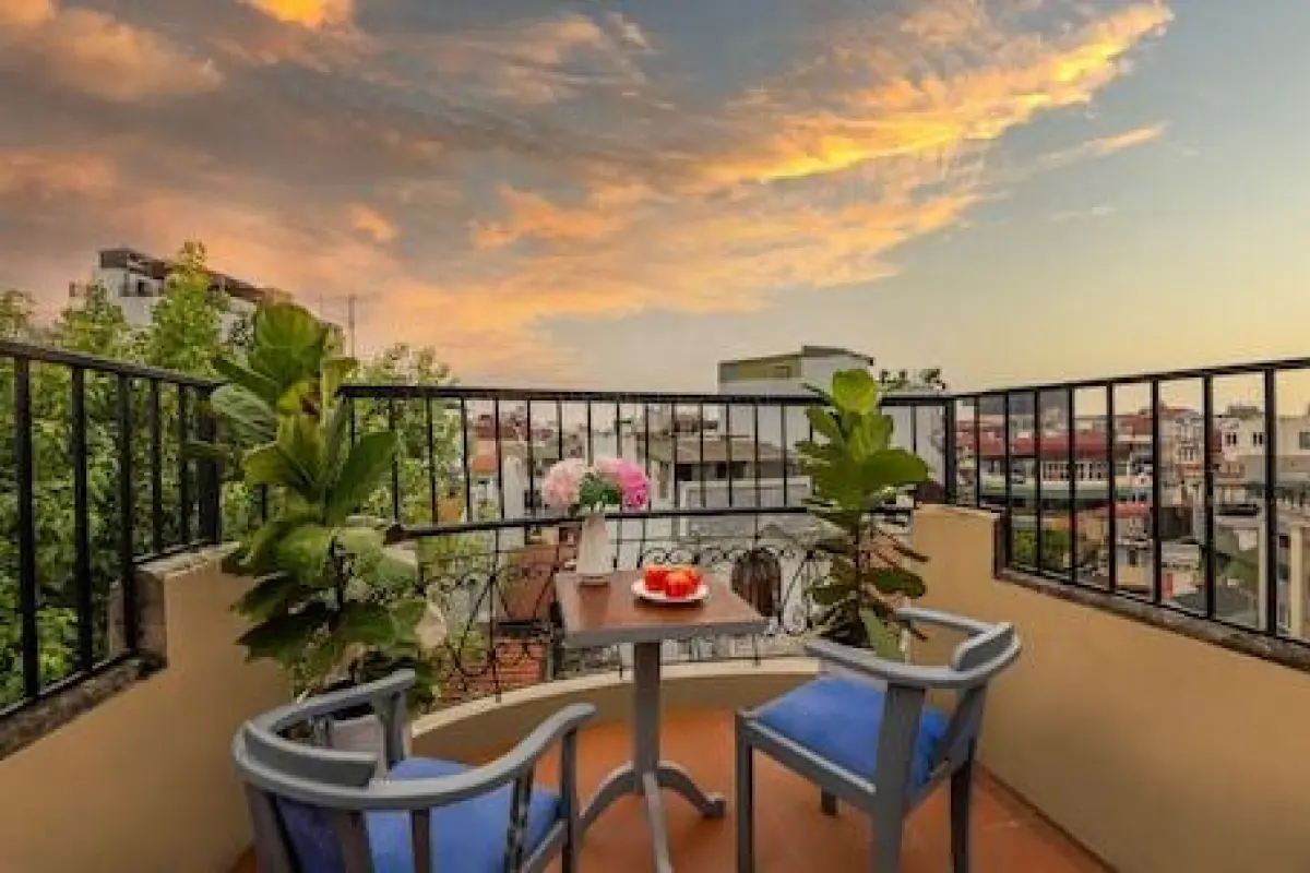 Queen Cafe Hotel & Pub – Affordable hotel in Hanoi