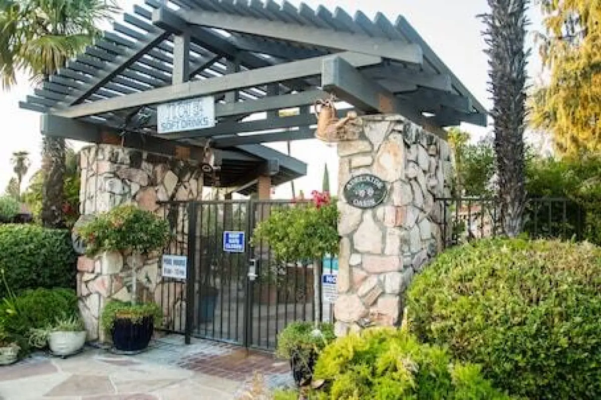 Adelaide Inn – Affordable hotel in Paso Robles