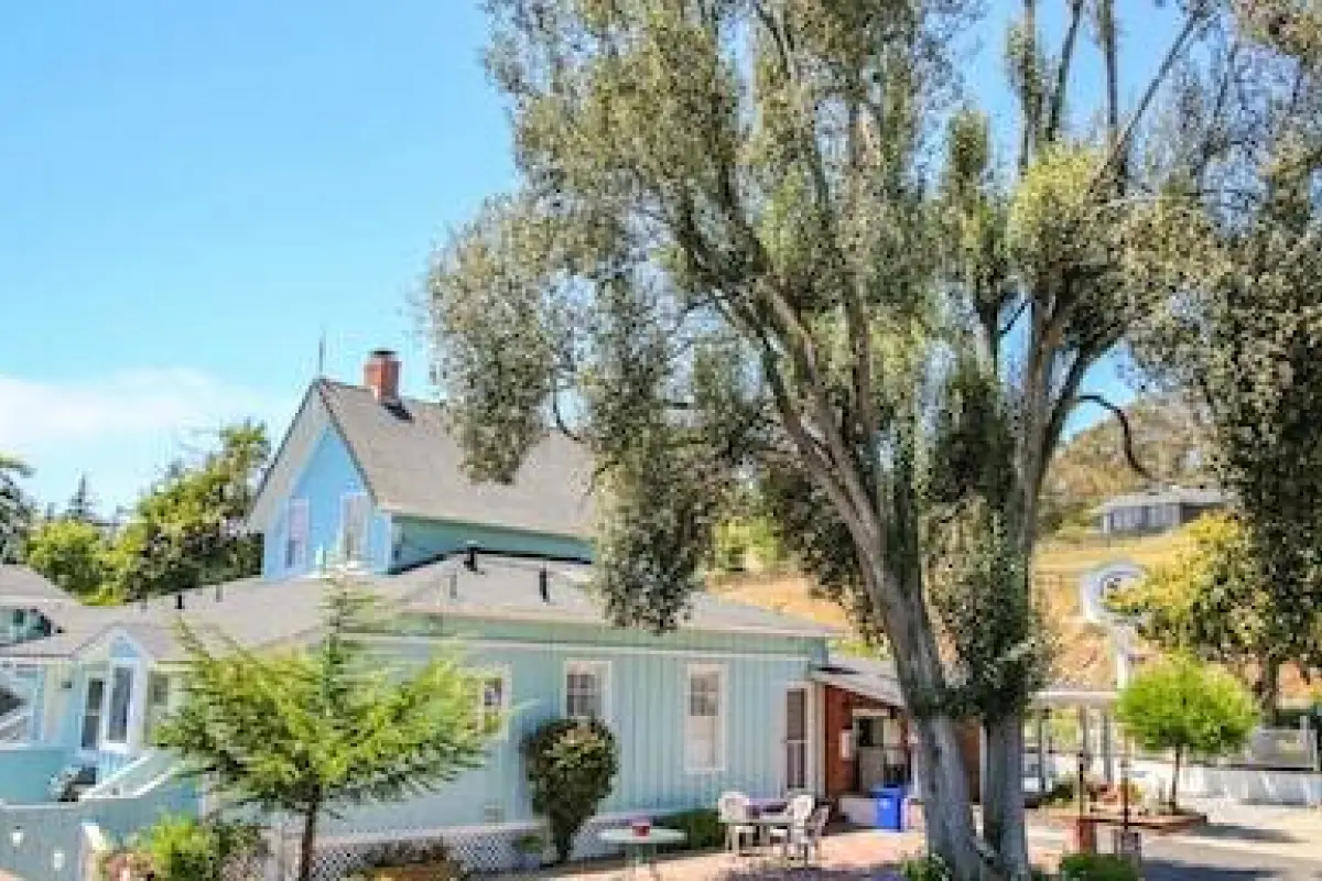 Bluebird Inn – Affordable hotel in Cambria