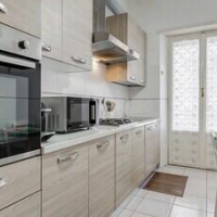 Cozy 2-Bedroom Flat with Balcony – Affordable hotel in Rome