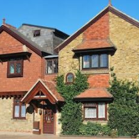 Oakwood B&B Heathrow – Affordable Bed and Breakfast in West Drayton