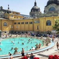Vibrant 3 Bedroom Apartment In The Pulsing Heart Of Budapest – Affordable hotel in Budapest