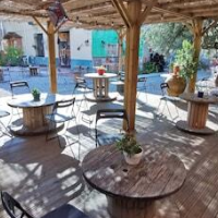 Mucha Masia Hostel Rural-Urbà – Affordable hotel in El Prat de Llobregat