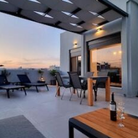 10 Apartments & Suites Athens – Affordable hotel in Kallithea