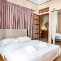 Ideal 4 bdr Apartment in Plaka for 10 – Affordable hotel in Athens