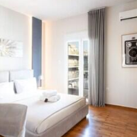 Classy Apartment in Koukaki, Walk to Metro & Acropolis – Affordable hotel in Athens