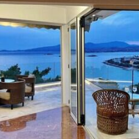 Luxurious 2-bed Seaside Apartment in Saronida – Affordable hotel in Saronikos