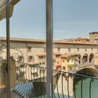 Ponte Vecchio Balcony – Affordable hotel in Florence