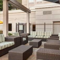 La Quinta Inn & Suites by Wyndham Arlington North 6 Flags Dr – Affordable hotel in Arlington