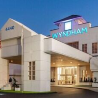 Wyndham DFW Airport – Affordable hotel in Irving