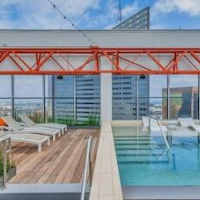 16th FL Bold CozySuites w/pool, gym, roof #1 – Affordable hotel in Dallas