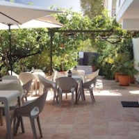 Apartamentos Turisticos La Mundial – Affordable hotel in Málaga