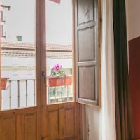 Hostal La Casa de la Plaza – Affordable hotel in Madrid