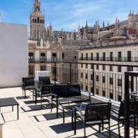Welldone Cathedral Suites – Affordable hotel in Seville