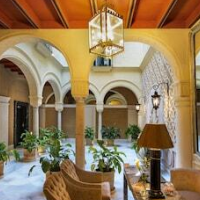 Casa de Triana Luxury Suites by Casa del Poeta – Affordable hotel in Seville
