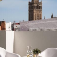 Suites Sevilla Plaza Apartamentos – Affordable hotel in Seville