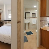 Hostal El Cascabel - Hostel – Affordable hotel in Granada