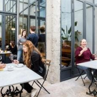 Black Swan Hostel Sevilla – Affordable hotel in Seville