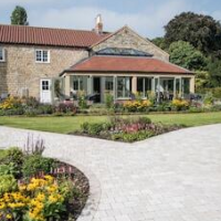 Dewars Restaurant & Rooms – Affordable hotel in Kirby Misperton