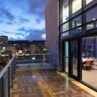 Holiday Inn Hotel & Suites Montreal Centre-ville Ouest by IHG – Affordable hotel in Montreal