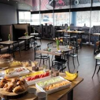 HOTEL 10 – Affordable hotel in Montreal
