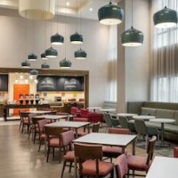 Hampton Inn & Suites by Hilton Montreal-Dorval – Affordable hotel in Dorval