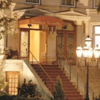 Chateau Versailles – Affordable hotel in Montreal