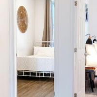 Unique Stays - 3658 Boul. Saint-Laurent – Affordable hotel in Montreal