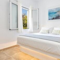Pelican Paros  – Affordable hotel in Paros