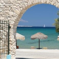 Contaratos Beach – Affordable hotel in Paros