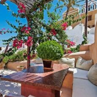 Azalea Houses – Affordable hotel in Santorini