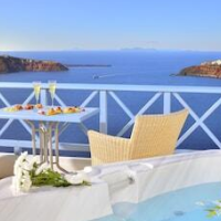 Absolute Bliss – Affordable hotel in Santorini