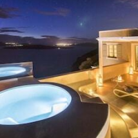 Caldera's Dolphin Suites – Affordable hotel in Santorini