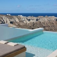 Omna Caldera Suites – Affordable hotel in Santorini