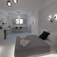East Wind Perissa – Affordable hotel in Santorini