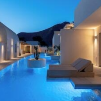 Heyday Luxury Suites – Affordable hotel in Santorini
