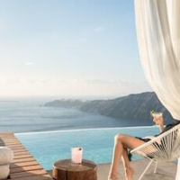West East Suites – Affordable hotel in Santorini