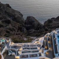 Petit Palace – Affordable hotel in Santorini