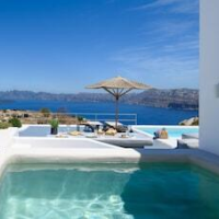 Cape 9 Suites & Villas – Affordable hotel in Santorini