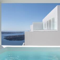 Akra Suites & Spa – Affordable hotel in Santorini