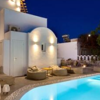 Emerald Collection Suites – Affordable hotel in Santorini