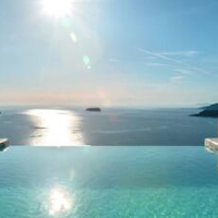 Grand View – Affordable hotel in Santorini