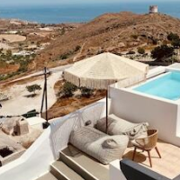 White Curves – Affordable hotel in Santorini